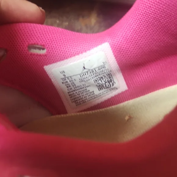 Jordan Athletic Shoes Pink and White - Picture 7 of 11